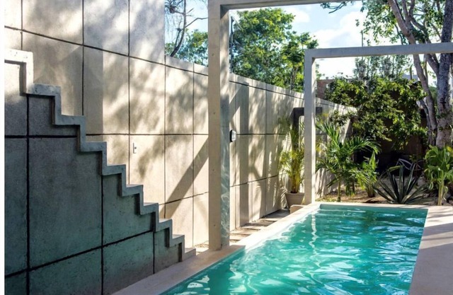 CASA T - Chic, Modern Villa with 3 Master Suites, AC & Pool