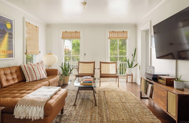 Casa Tivoli - Upstate Getaway in Charming Village