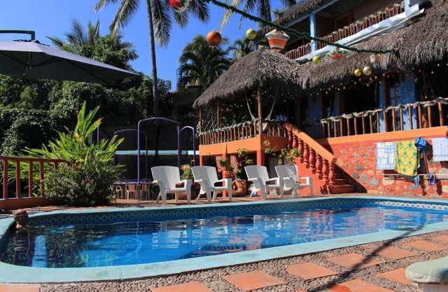 Casa totalmente equipada,with ocean view, beach 5 minutes away! Wifi,