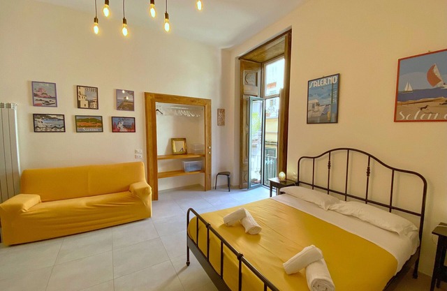 ~Casa Trevisone~ Modern flat in the heart of Salerno with balcony
