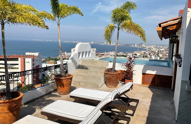 Luxus-Penthouse, privater Pool, unverbauter Stadt- und Meerblick, Sonnendeck