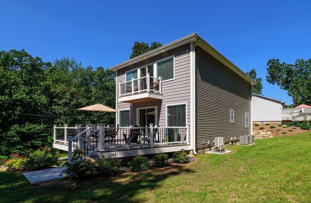 Casa Verde 2 | Luxe Lakeside Escape with Kayaks
