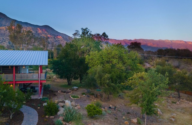 Casa Verde Estate | Stunning Mountain Views | 2 acres 3300 sq feet| Walk to Town