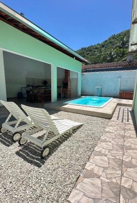 Casa verde Ubatuba ao lado da praia da Enseada e Santa Rita