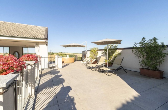 Casa Verrua: relaxation in Monferrato with pool, hot tub and belvedere