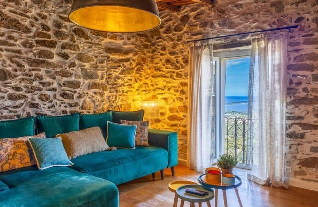 Casa Vincè, beautiful air-conditioned village house with exposed stonework