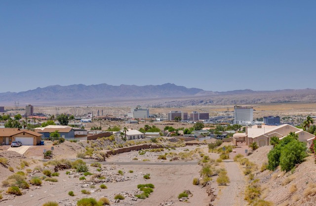 Casa Vista' Bullhead City Home w/Patio + View!