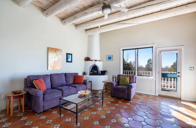 Casa Viva | Pet Friendly, Near Historic Plaza
