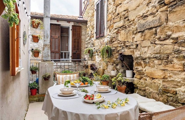 CasaDelGrillo Countryhouse in Ligurien close to the sea and the Côte d’Azur.