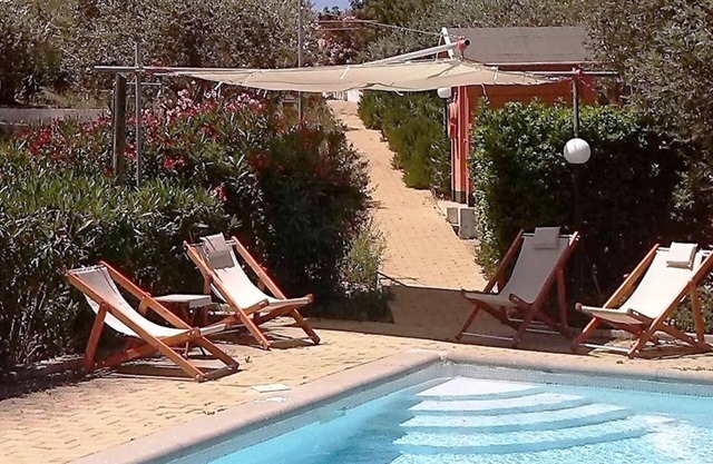 casadellameridiana: Villa mit Pool, Klimaanlage und Blick in einen Olivenhain