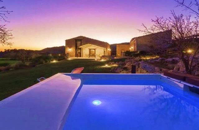 CASALE DEL MANDORLO piscina e jacuzzi riscaldata