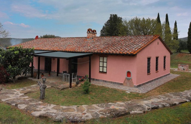 Bauernhaus in Panoramalage auf den Hügeln von Umbrien, wenige Kilometer vom Trasimeno-See entfernt.