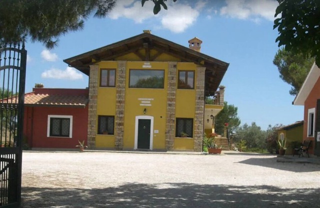Casale Trigoria, surrounded by greenery, a stone's throw from the city and the sea