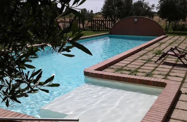 Casale Trigoria, surrounded by greenery, a stone's throw from the city and the sea