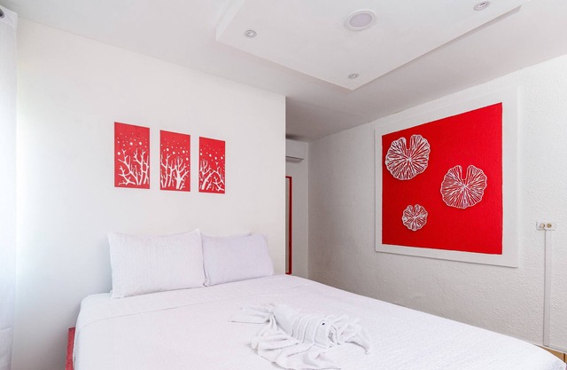 Casamares: Vacation Room with Pool and Jacuzzi 5 min from Beach and Poblado