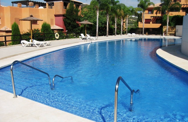 Casares Golf Gardens. Superb two bed Apt in Casares with free WIFI, AC & heating