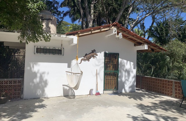 CASAS LAS PAROTAS 1-Room Studio Apartment with rooftop patio overlooking Bay