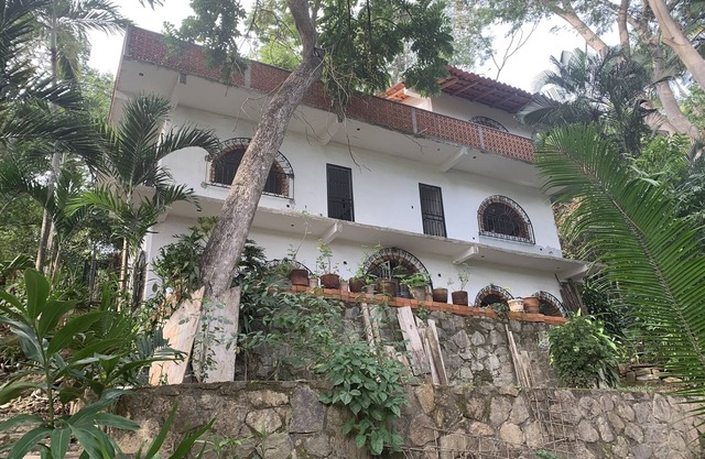 CASAS LAS PAROTAS - 3 BR, 2 Bath home, on hillside overlooking Yelapa Bay