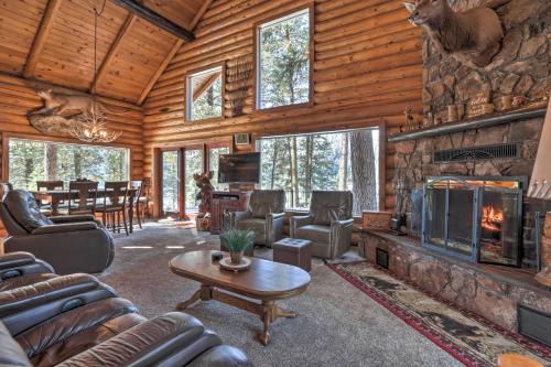 Cascade Cabin with Mountain View and River Access