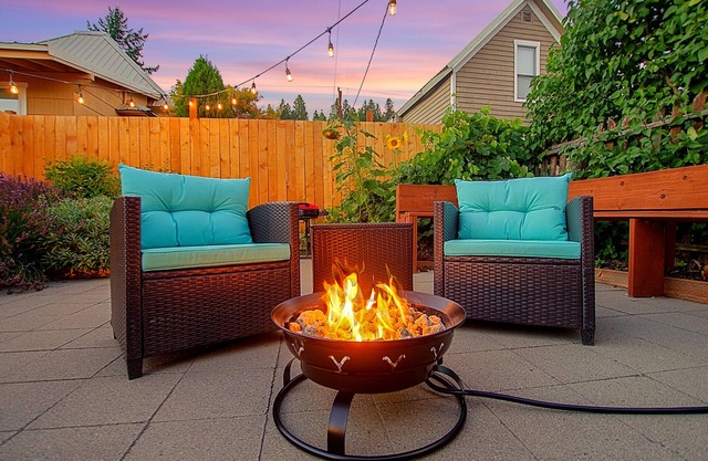 Cascade Getaway - Heart of Cle Elum - Full Kitchen, Private Patio & Pet Friendly