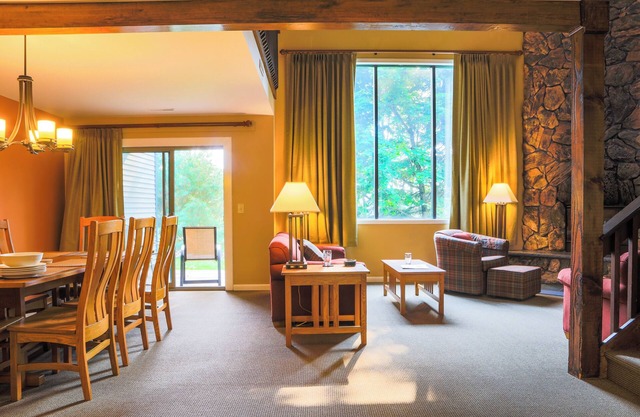 Cascade Lodge u31 - Short Walk to Main Street!