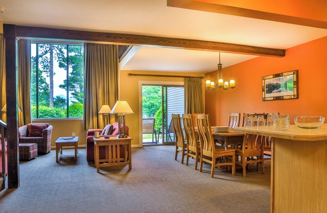 Cascade Lodge u32 - Walk To Main Street!