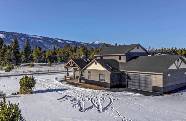 Cascade Pines Lake House - Mountain Views - Sauna - EV Charger