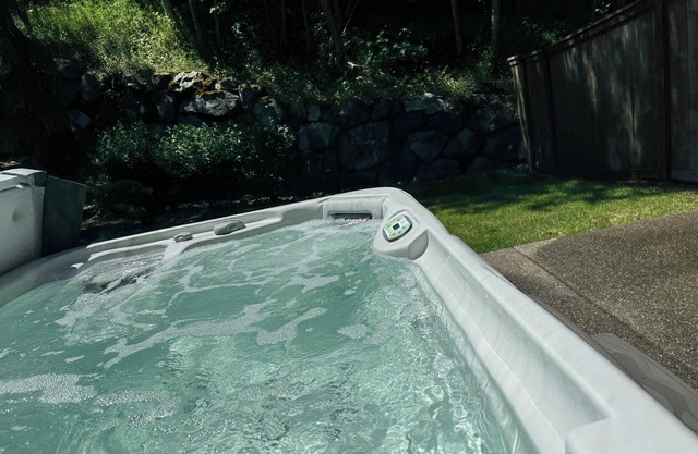 Cascades Retreat with Hottub