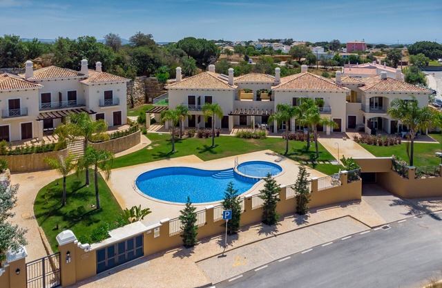 Cascata Village Lote Q, ein modernes Stadthaus mit 3 Schlafzimmern