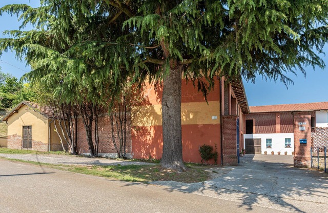 Cascina Abelloni, Langhe Hills, 5 Minuten von Alba entfernt.