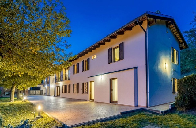 Cascina La Valle 10+2, Emma Villas