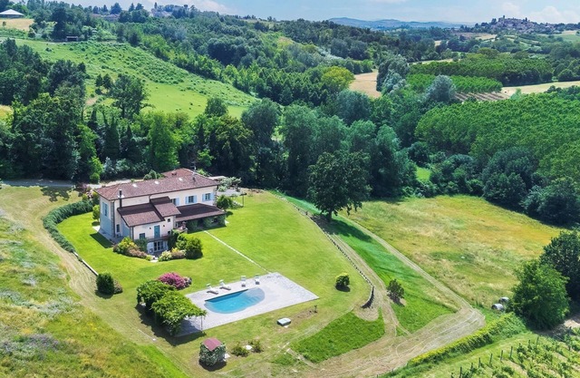 Cascina Moglia 8+1, Emma Villas