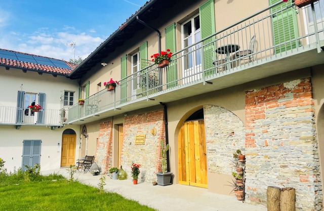 Cascina Piandamiane|Suite Elvira, charm and relaxation among the hazel groves of the Langhe