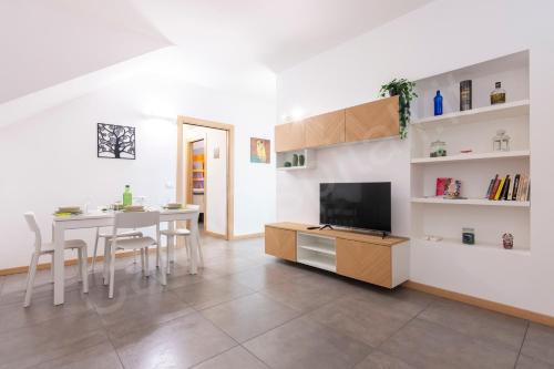 CaseOspitali - Casa Klimt, rinnovato bilocale in centro storico per 4
