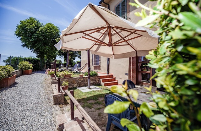 Casetta Luna in Tuscany Hillside Near the Sea, Ultra WiFi and Parking