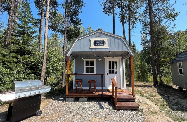 Casita 1, Tiny Home in Wood Area, 1 Mile From Glacier Entrance- 2 Guests