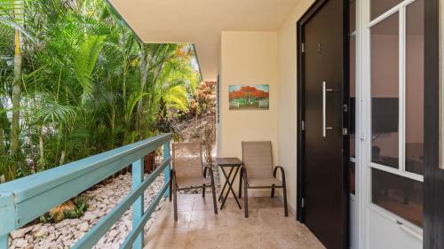 Casita 4 at Ceiba Tree Inn. Tranquility with Garden Views and Pergola with Ocean Overlook