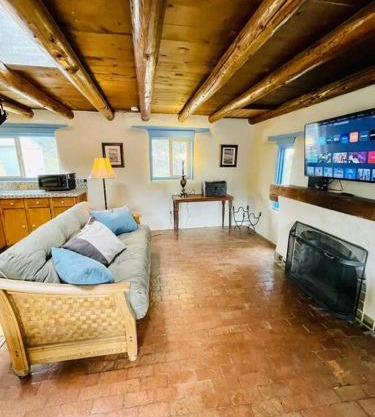 Casita Azul, Historic and Cozy Santa Fe Adobe