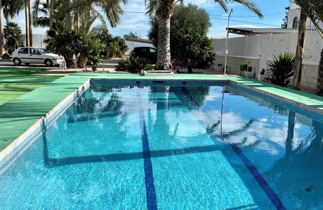 Casita de Madera con Piscina y Barbacoa Privada