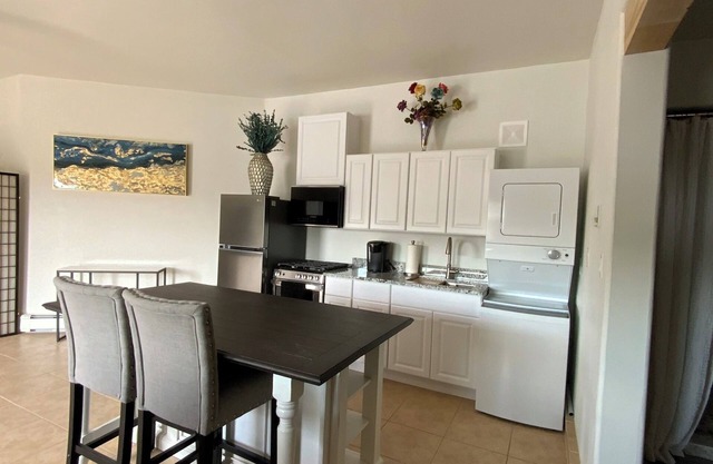 Casita de Santa Fe - Modern 1 Bedroom Apt. nestled in Santa Fe Hillside