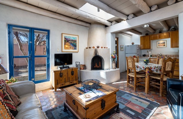 Casita Don Manuel | In Downtown Santa Fe, Private Yard + Kiva Fireplace!