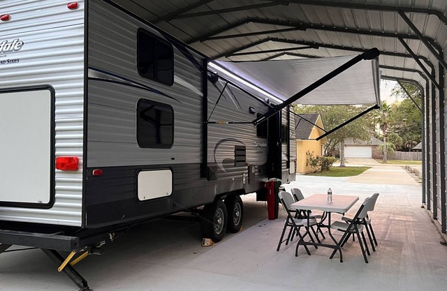 Casita! Great Location 4 mins from I-12 17 miles LSU Tiger Stadium