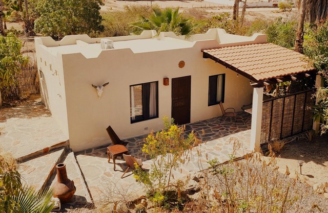 Casita Los Mangos, a serene garden getaway in Pueblo Magico Todos Santos