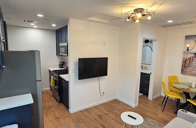 Casita Near Universities, College, Shopping, Restaurants