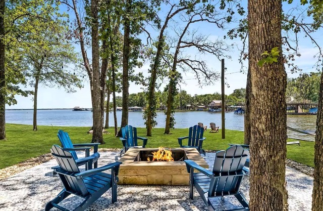 Casita on the Cove with Bunkhouse, Cinema Room and Hot Tub