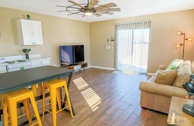Casita on the Ranch with Pool and hot tub!