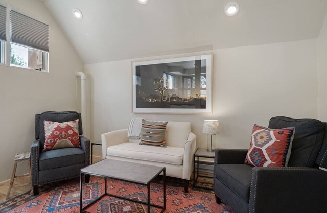 Casita Por Que? - Southwestern Studio Downtown