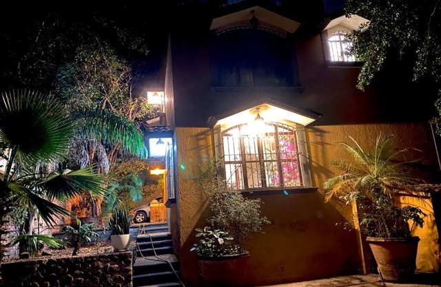 Casona Palmira. Es Privada, Amplia, Bien Ubicada con Alberca y Servicios