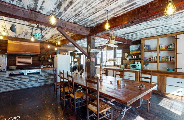 Cass Hill Farmhouse Escape