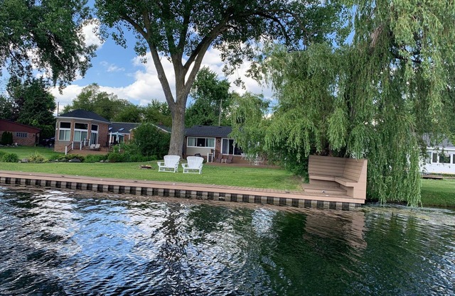 Cass Lk Lakefrnt 3 BR Home; Add'l 3BR Home next dr add'l bking 45 min.- Detroit